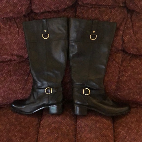 Black Leather Bandolino Heeled Boots - Picture 2 of 7
